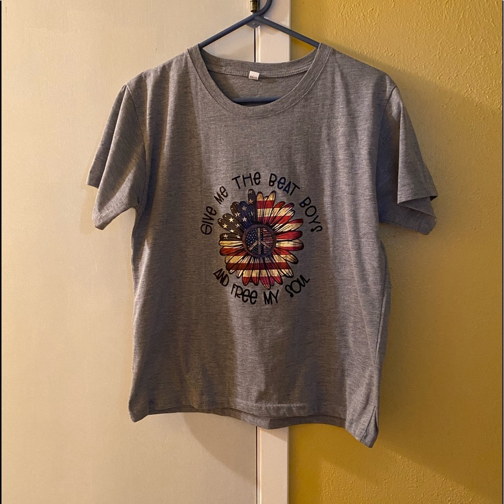 Grey T-shirt with design on front. Size L